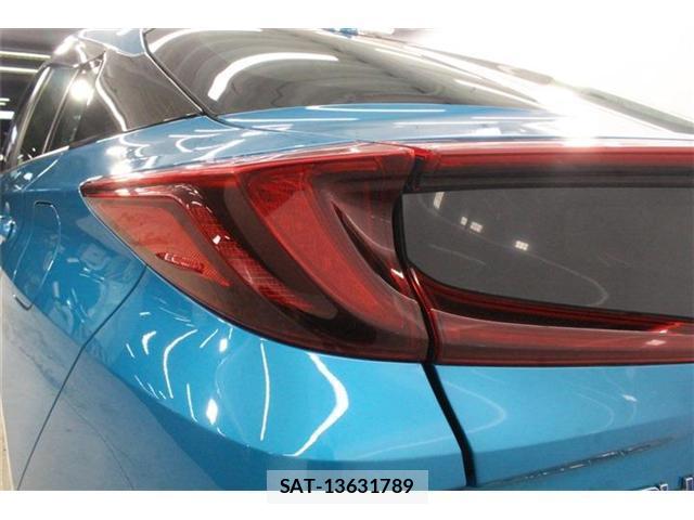 Toyota PRIUS PHV 2022-01 8224216-17
