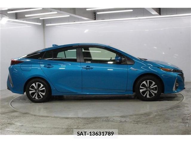Toyota PRIUS PHV 2022-01 8224216-3
