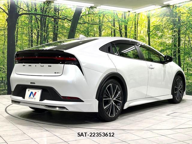 Toyota PRIUS 2023-07 8216124-17