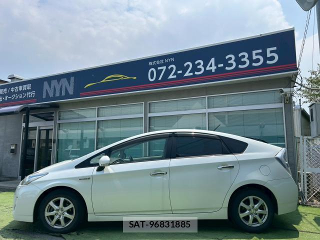 Toyota PRIUS 2011-03 8216221-1