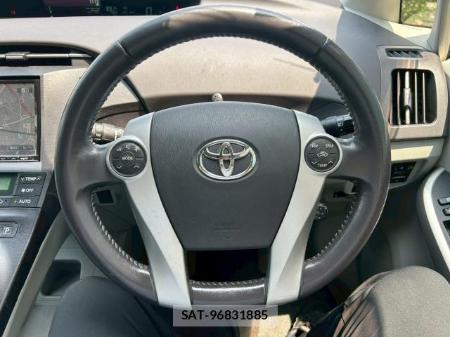 Toyota PRIUS 2011-03 8216221-11