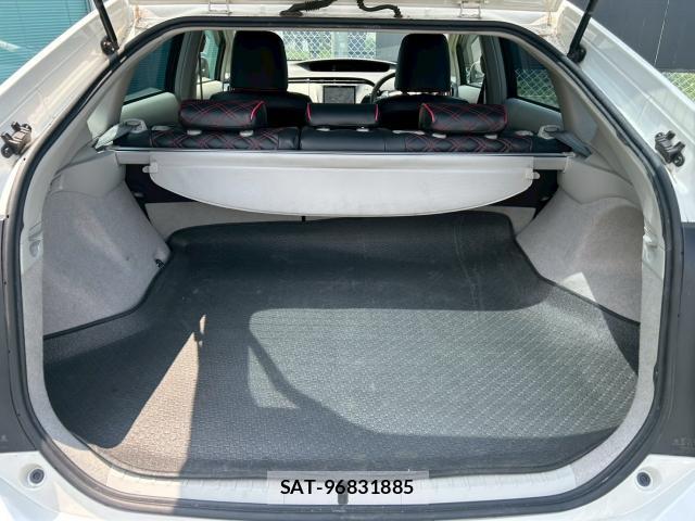 Toyota PRIUS 2011-03 8216221-16