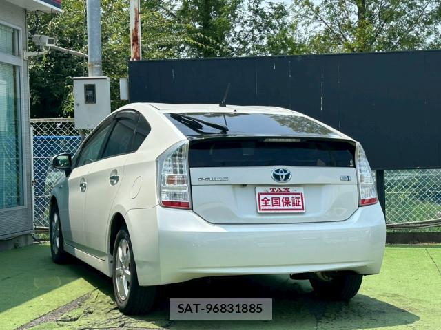 Toyota PRIUS 2011-03 8216221-2