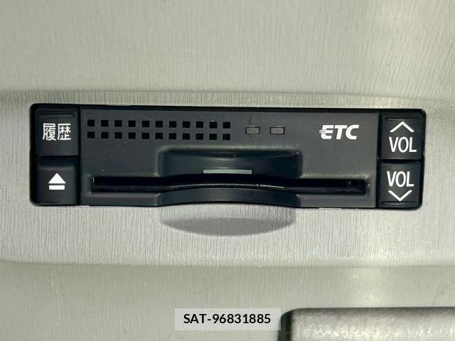 Toyota PRIUS 2011-03 8216221-9