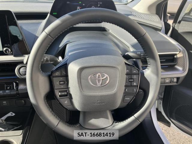 Toyota PRIUS 2025-02 8216817-13
