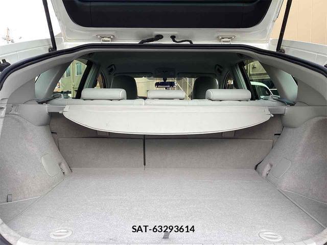 Toyota PRIUS 2013-04 8216845-11