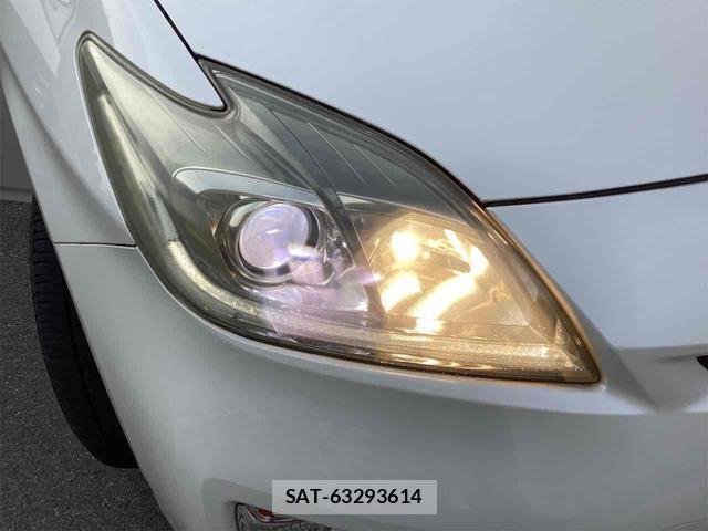Toyota PRIUS 2013-04 8216845-16