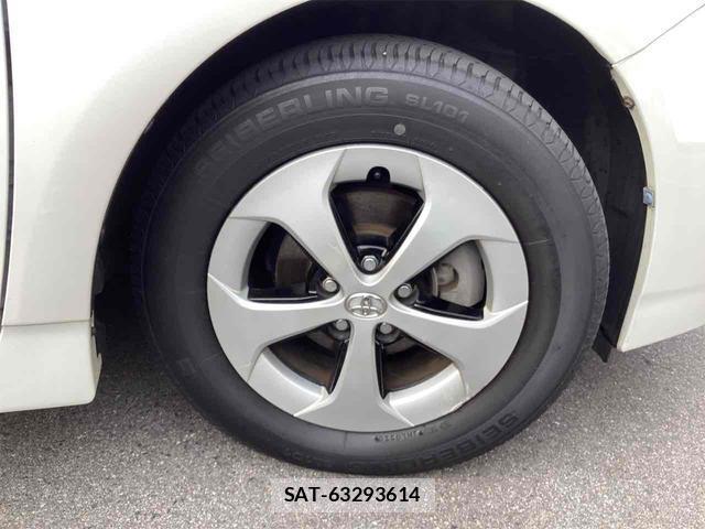 Toyota PRIUS 2013-04 8216845-18