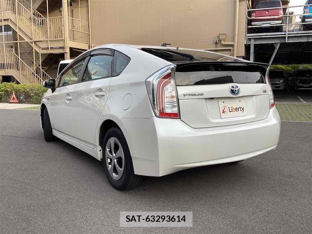 Toyota PRIUS 2013-04 8216845-7