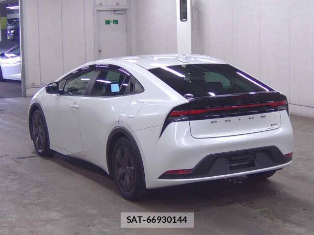 Toyota PRIUS 2023-06 8216968-1