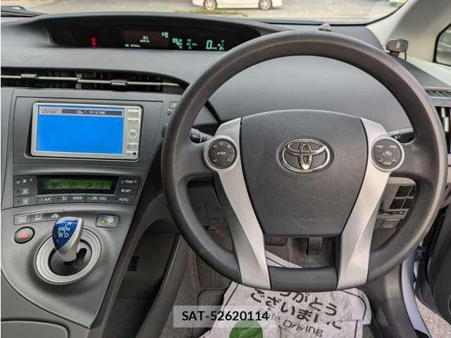 Toyota PRIUS 2010-07 8217221-16
