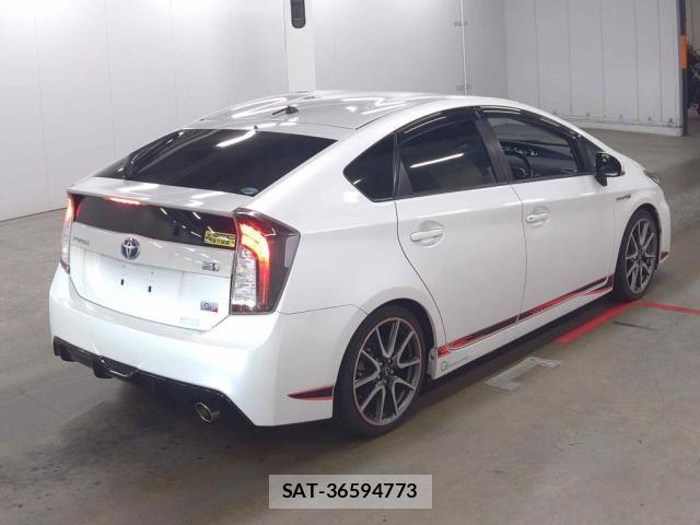 Toyota PRIUS 2014-11 8217544-4