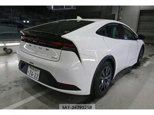 Toyota PRIUS 2024-08 8217733-1