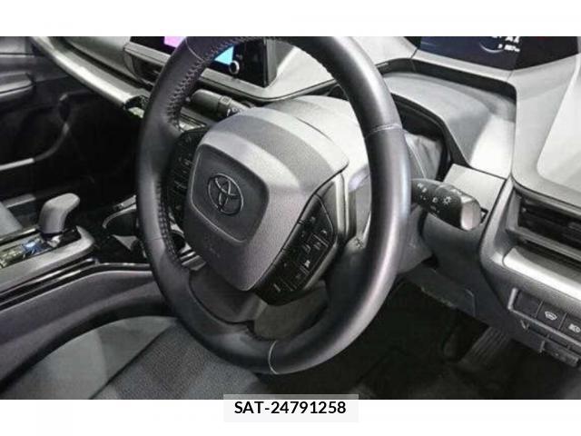 Toyota PRIUS 2024-08 8217733-2
