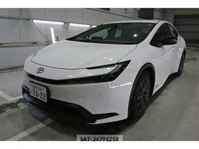 Toyota PRIUS 2024-08 8217733-3