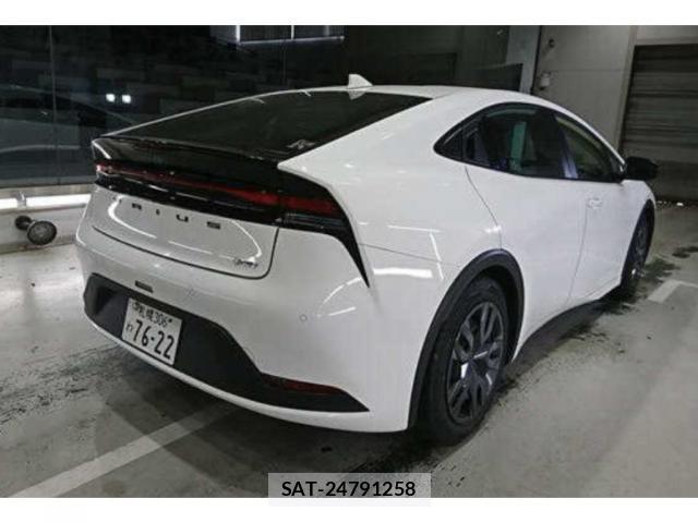 Toyota PRIUS 2024-08 8217733-4