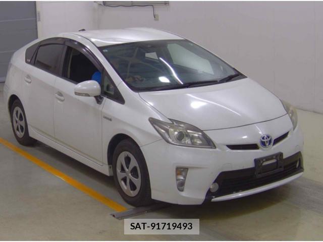 Toyota PRIUS 2015-06 8218030-0