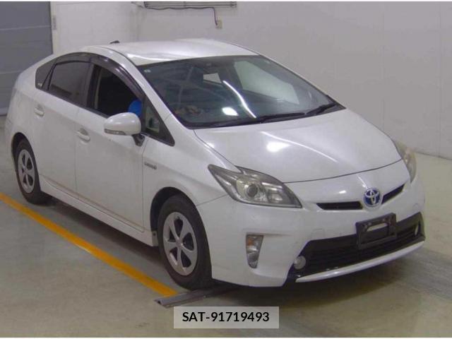 Toyota PRIUS 2015-06 8218030-3