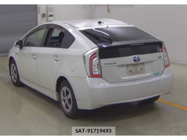 Toyota PRIUS 2015-06 8218030-4
