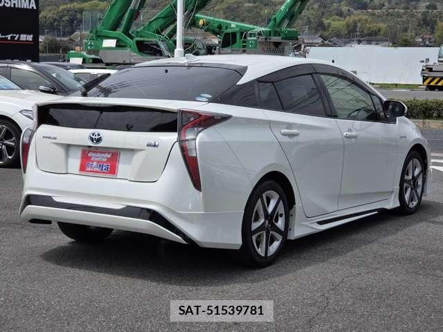 Toyota PRIUS 2017-03 8218136-1