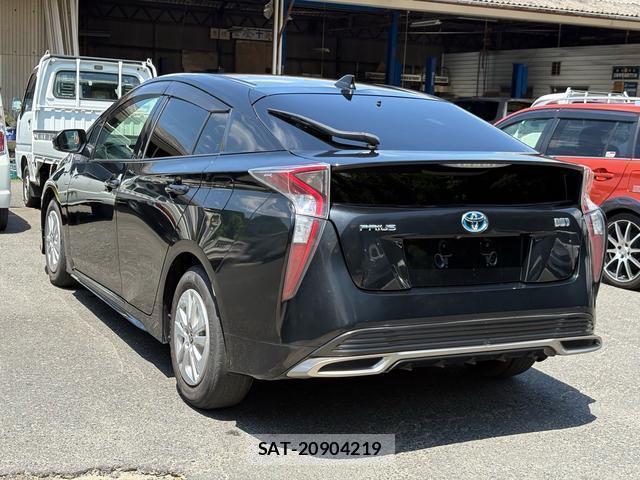Toyota PRIUS 2016-01 8218287-1
