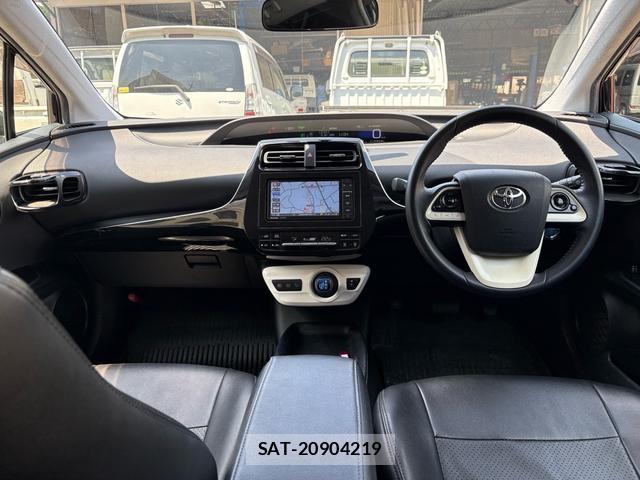 Toyota PRIUS 2016-01 8218287-2