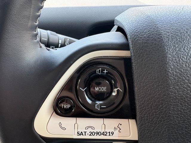 Toyota PRIUS 2016-01 8218287-8