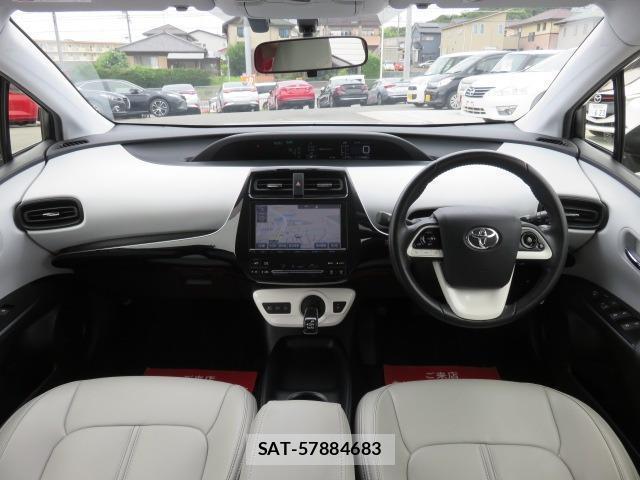 Toyota PRIUS 2016-03 8218305-1