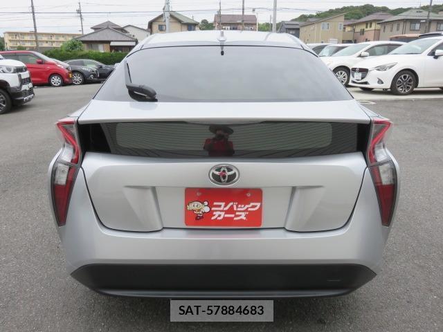 Toyota PRIUS 2016-03 8218305-6