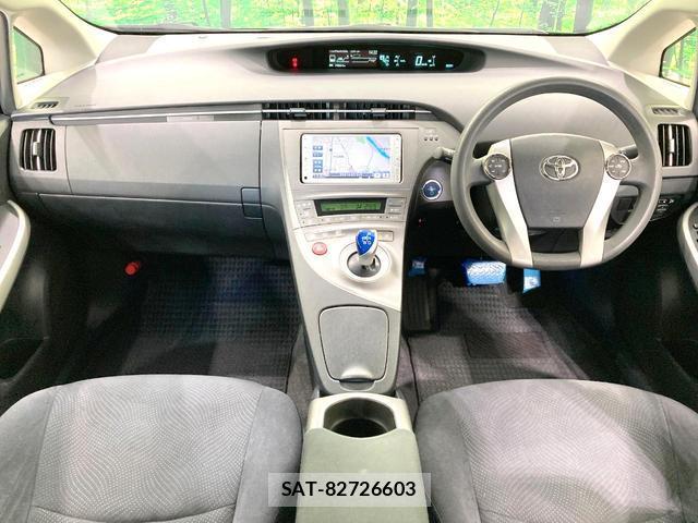 Toyota PRIUS 2013-07 8218318-1