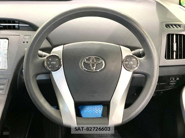 Toyota PRIUS 2013-07 8218318-10
