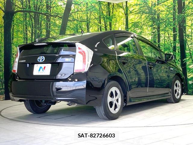 Toyota PRIUS 2013-07 8218318-16
