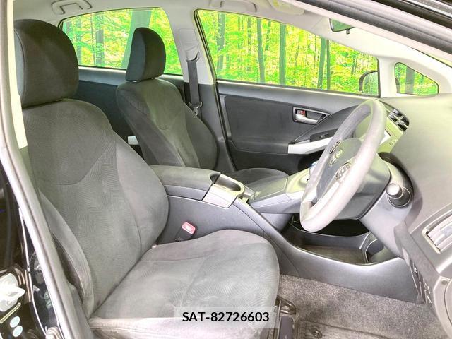 Toyota PRIUS 2013-07 8218318-7