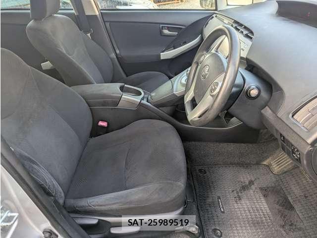 Toyota PRIUS 2012-02 8218332-10