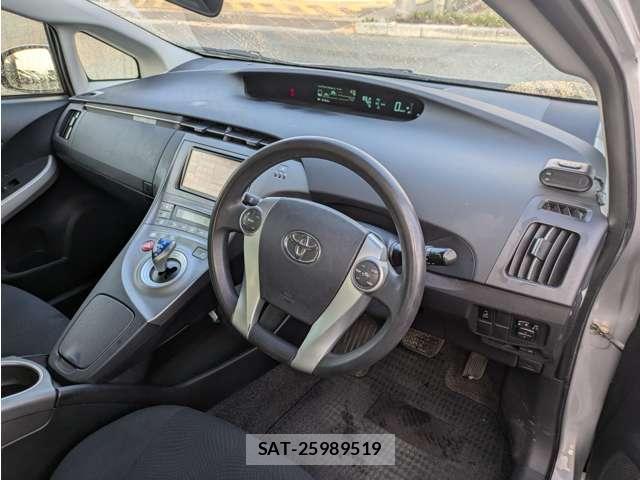 Toyota PRIUS 2012-02 8218332-11