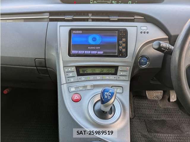 Toyota PRIUS 2012-02 8218332-17