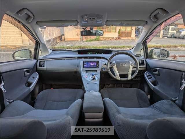 Toyota PRIUS 2012-02 8218332-2