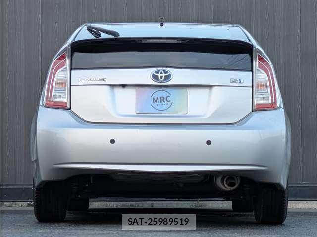 Toyota PRIUS 2012-02 8218332-6