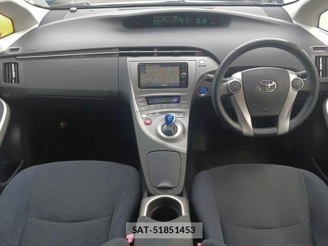Toyota PRIUS 2012-08 8218519-1