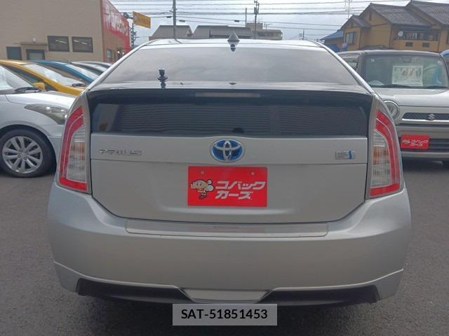 Toyota PRIUS 2012-08 8218519-6