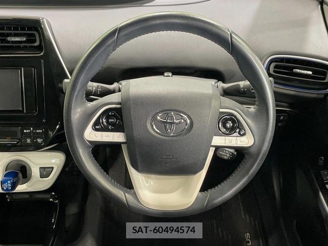 Toyota PRIUS 2018-09 8218528-10