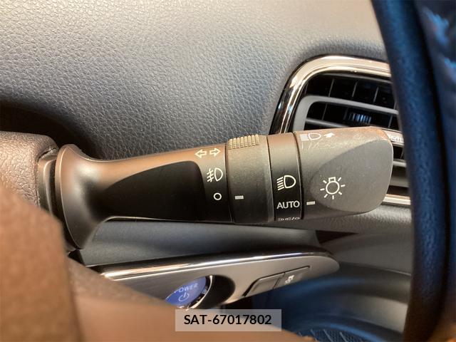 Toyota PRIUS 2021-08 8218698-17