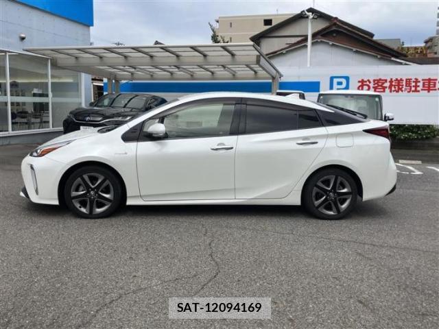 Toyota PRIUS 2019-07 8218759-1