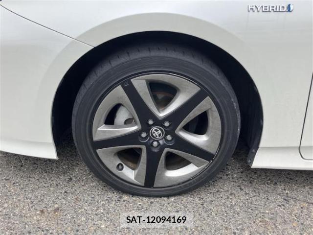 Toyota PRIUS 2019-07 8218759-14