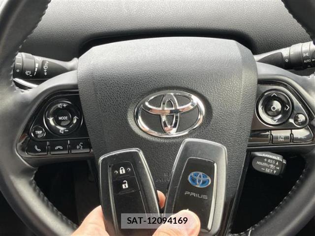 Toyota PRIUS 2019-07 8218759-17