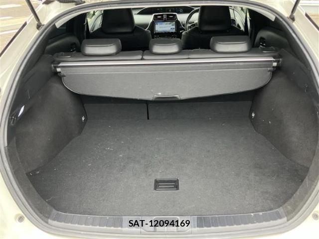 Toyota PRIUS 2019-07 8218759-6