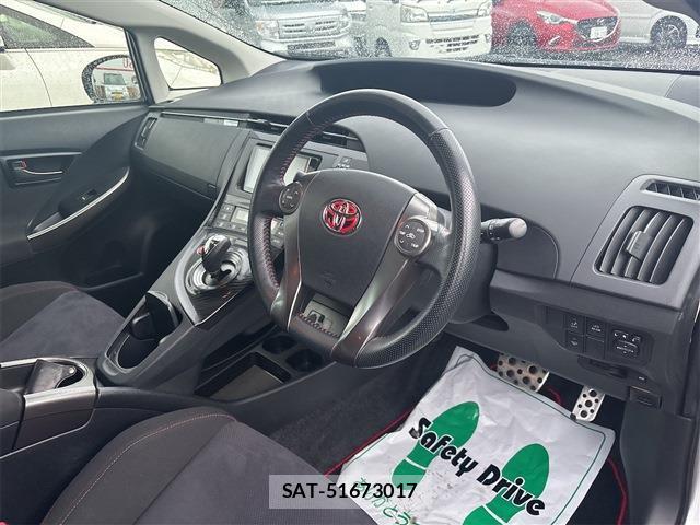 Toyota PRIUS 2012-11 8218781-10