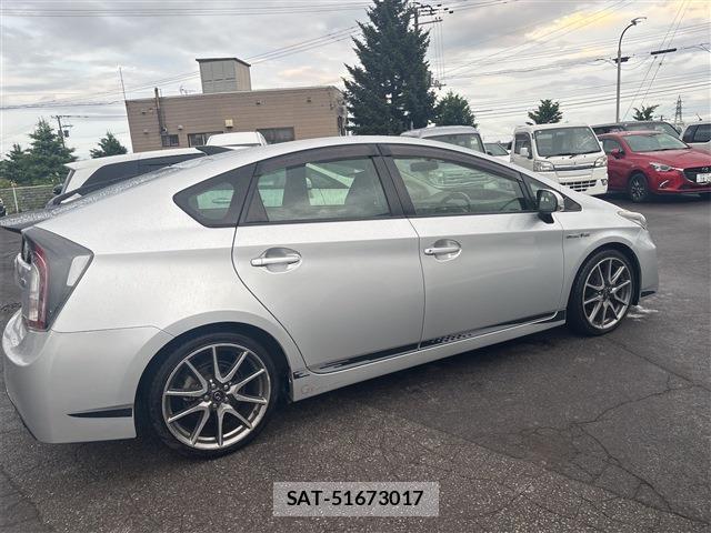 Toyota PRIUS 2012-11 8218781-8