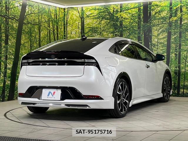 Toyota PRIUS 2023-08 8219153-16