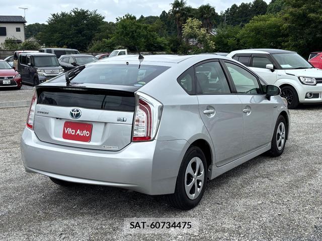 Toyota PRIUS 2013-07 8219231-12